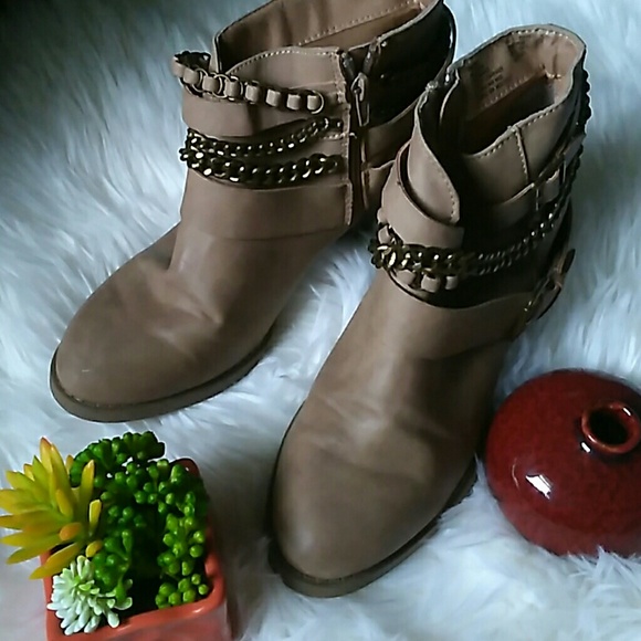 Cute Ankle Boots - Picture 4 of 7